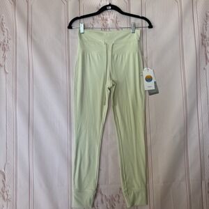 VUORI DAILY FORM LEGGING 25" LEMONGRASS SIZE Medium NWT $98